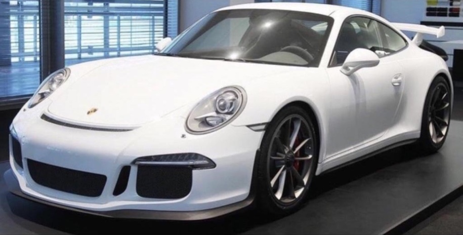 18 одинаковых Porsche 911 GT3 без пробега выставили на продажу