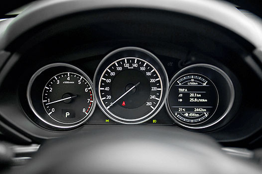 Сравнительный тест: Mazda CX-5 против Peugeot 3008