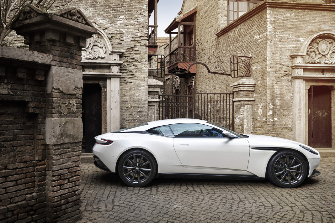Aston Martin DB11 