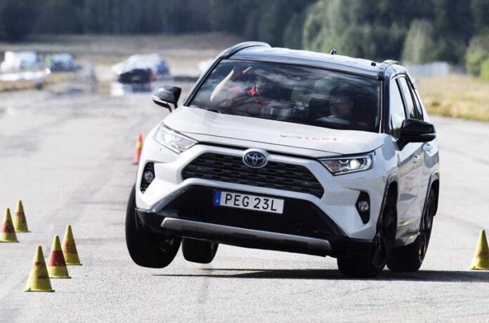 Toyota RAV4 провалил лосиный тест