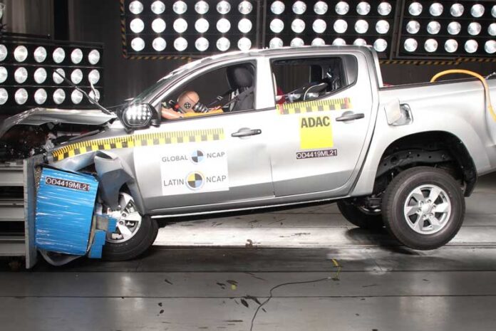 Mitsubishi L200 провалил краш-тест