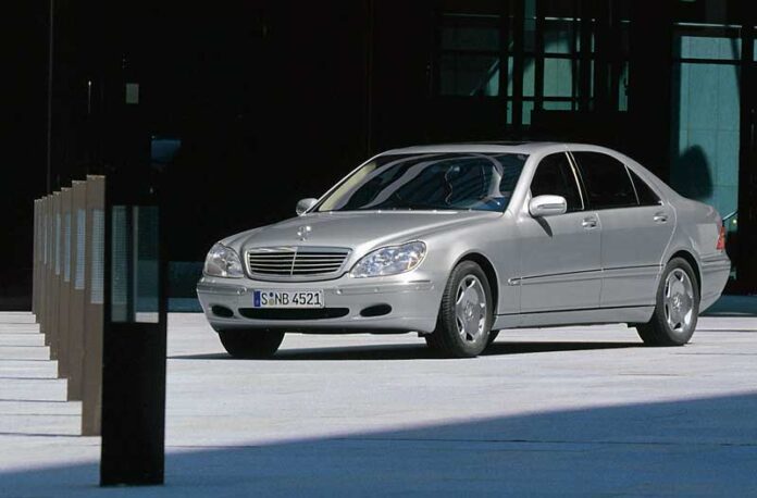 Mercedes-Benz S-Class (W220)