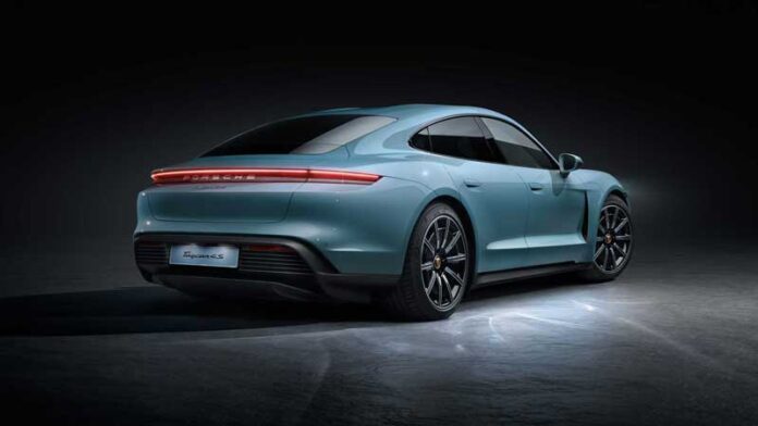 Porsche работает над четырехмоторным Taycan