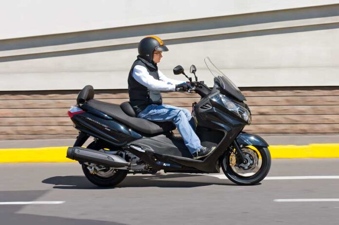 SYM MaxSym 400i ABS. Саквояж