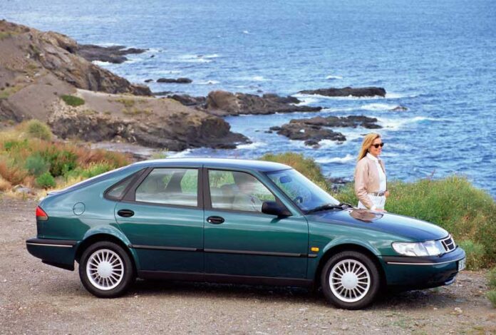 Saab 900
