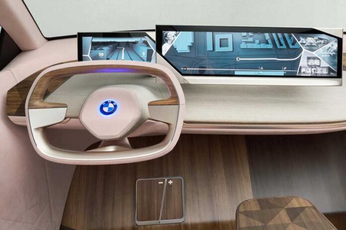 BMW запатентовала руль, меняющий форму