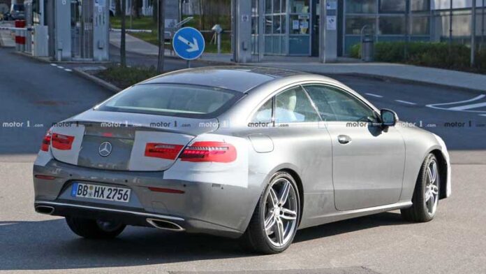 С купе Mercedes-Benz E-класса сняли почти весь камуфляж