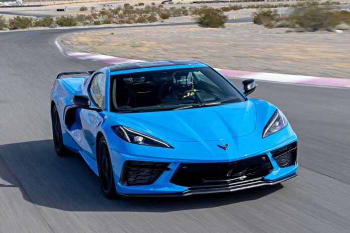 Новый Chevrolet Corvette шокировал покупателей кривыми швами