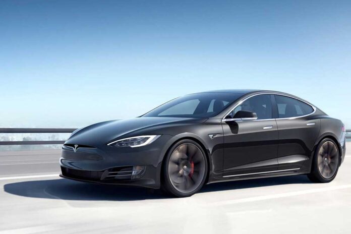Обновленная Tesla Model S стала быстрее Bugatti Chiron