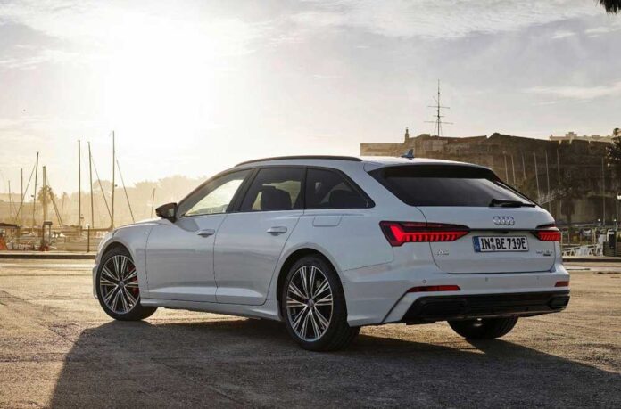 Универсал Audi A6 подключили к розетке