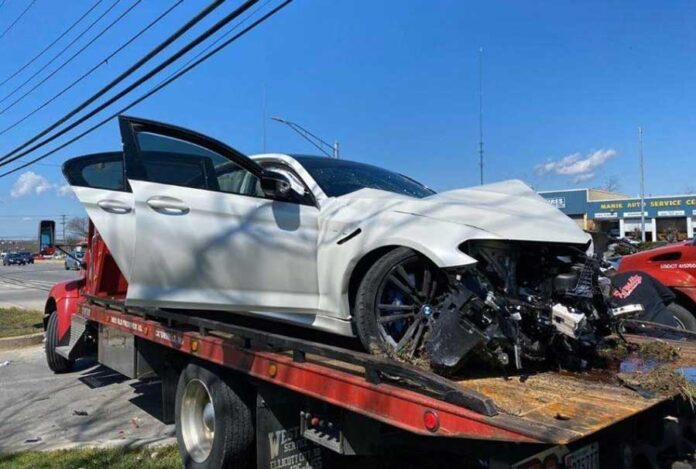 BMW M5 разбили о столб сразу после покупки