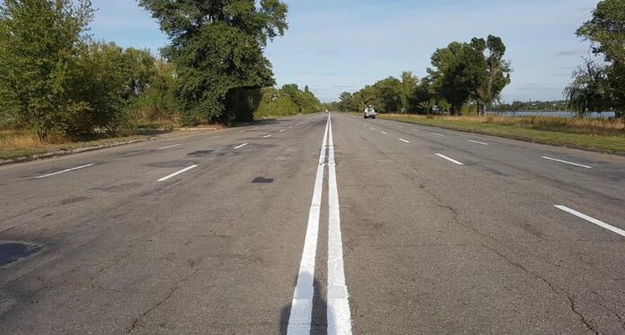 Зеленский пообещал восстановить все дороги государственного значения