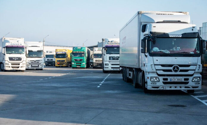 Зеленский назвал дальнобойщиков 