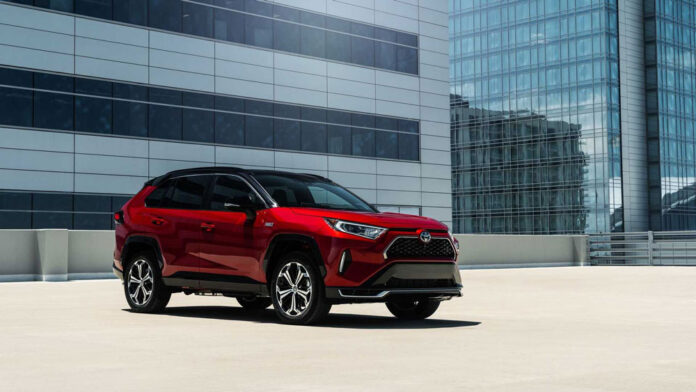 Появились подробности о самом экономичном Toyota RAV4