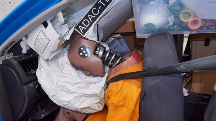 Эксперимент. Чем опасен плохо закрепленный багаж в автомобиле