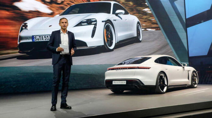 Босс Porsche отправлен спасать Volkswagen