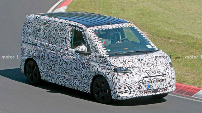 Volkswagen вывел на тесты гибридный Transporter