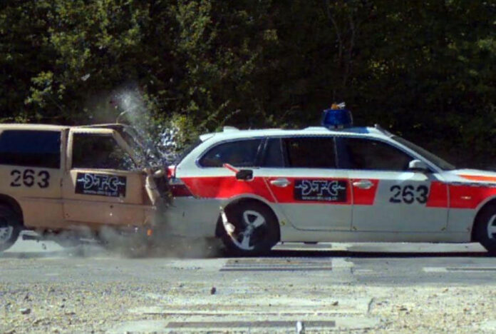 В Швейцарии сравнили безопасность старого Fiat и нового BMW