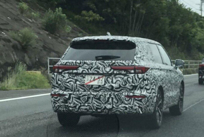 Новый Mitsubishi Outlander попался фотошпионам
