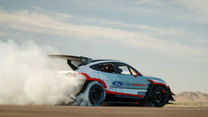 Ford построил Mustang Mach-E с семью электромоторами