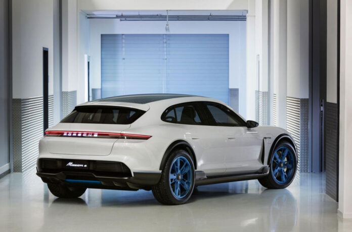 Премьера универсала Porsche Taycan Cross Turismo откладывается