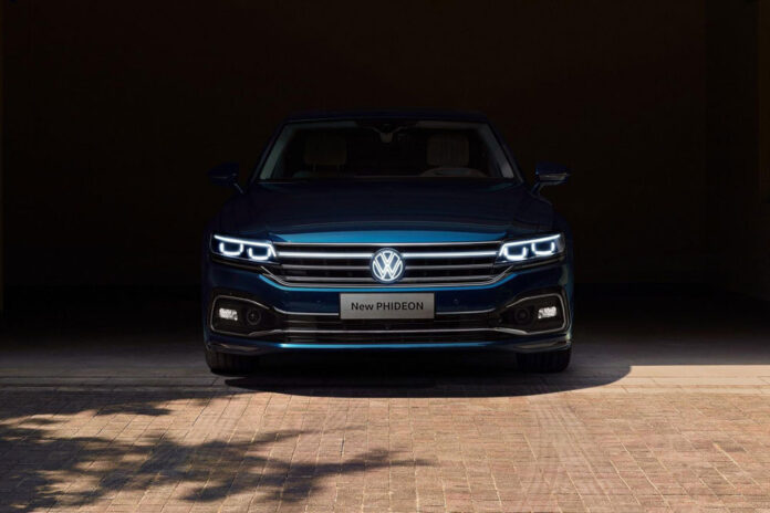Обновленный Volkswagen Phideon получил светящийся логотип