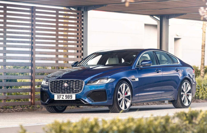 Jaguar XF после рестайлинга сменил интерьер