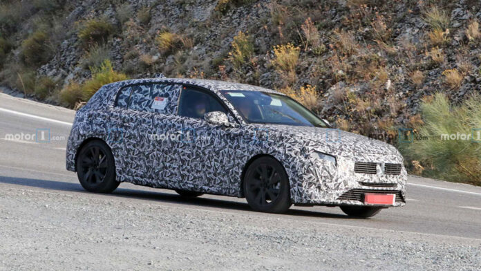 Фотошпионы подобрались к новому Peugeot 308
