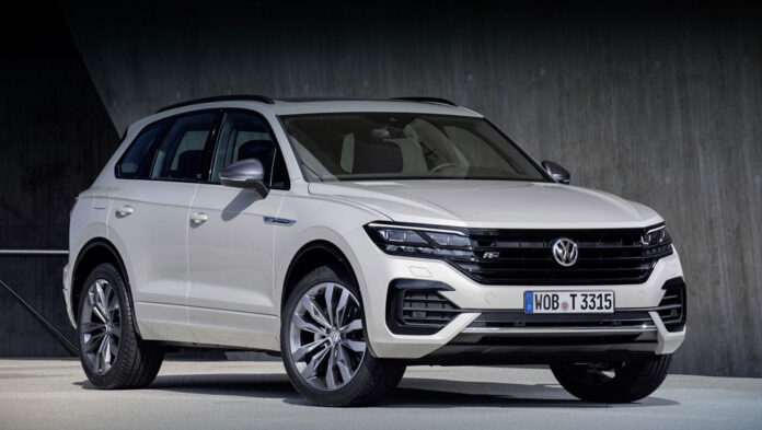 Volkswagen Touareg получил функцию парковки без водителя