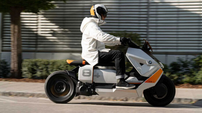 BMW показала концепт электроскутера с большим дисплеем