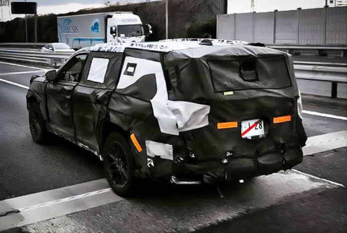 Новый Toyota Land Cruiser попал на фото во время испытаний
