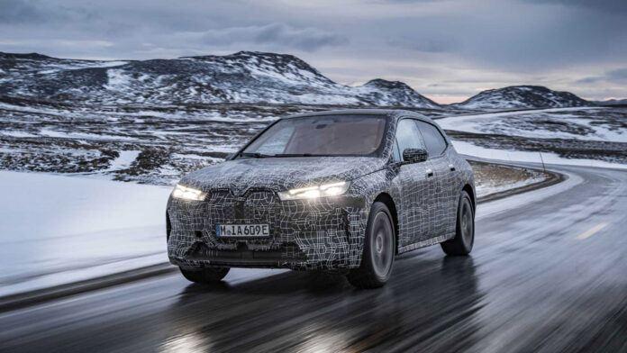 BMW тестирует электрический кроссовер iX в северных морозах