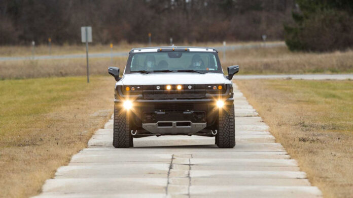 Испытания электрического пикапа Hummer показали на видео