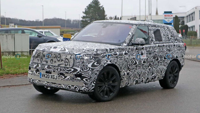 Фотошпионы заглянули в салон нового Range Rover