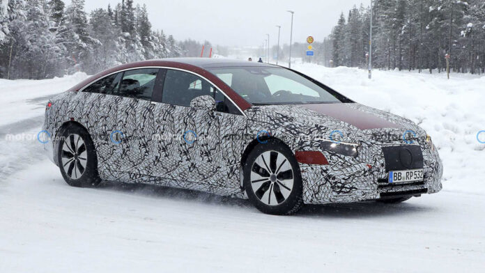 Mercedes-Benz EQS заметили на зимних испытаниях