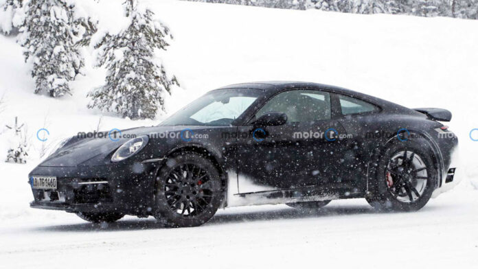 На зимних тестах заметили внедорожную версию Porsche 911