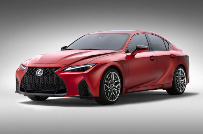 Седан Lexus IS получил 5-литровый V8