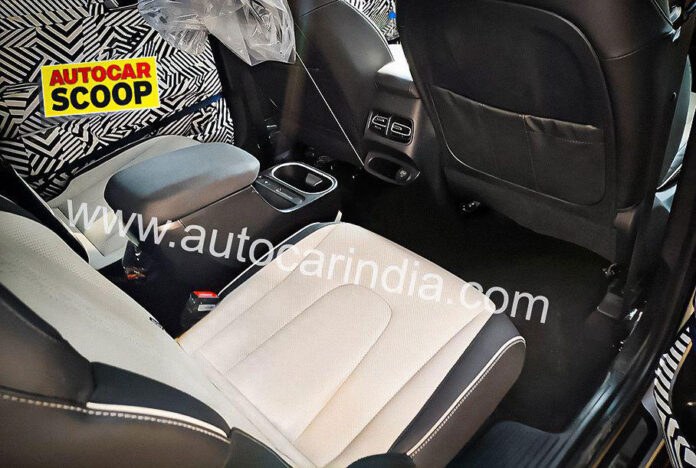 Шпионы впервые заглянули в салон 7-местной Hyundai Creta