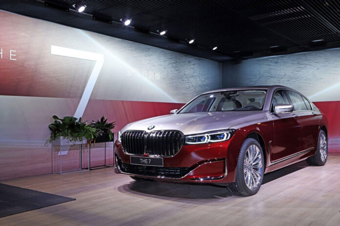 BMW покрасила седан 7-Series в стиле Maybach