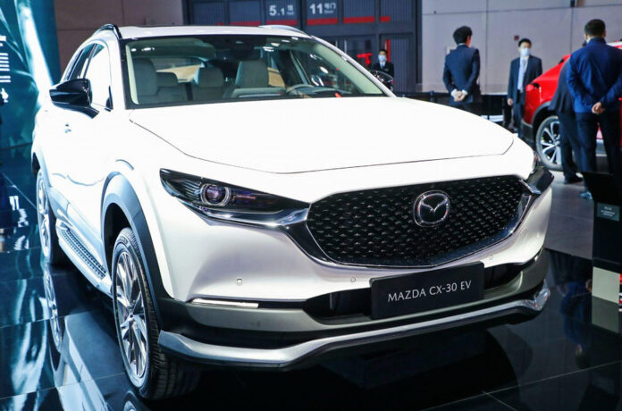 Mazda представила электрическую версию CX-30