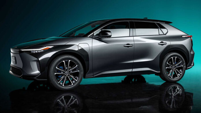 Новый электрический кроссовер Toyota дебютировал в Китае