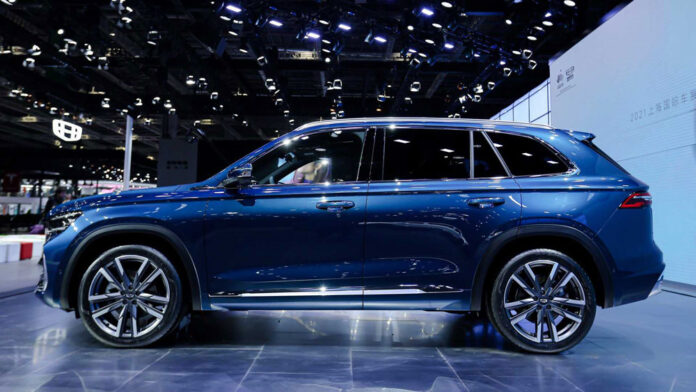 Geely показала свой флагманский кроссовер