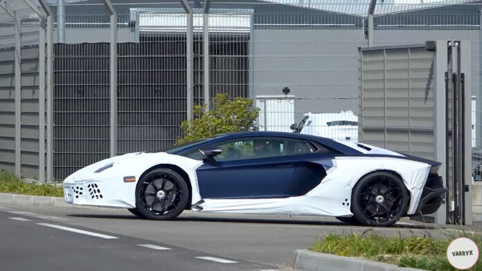 Новий суперкар Lamborghini потрапив на шпигунське відео