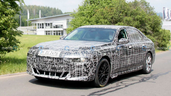 Фотошпигуни зазирнули в салон нового покоління BMW 7-ї серії