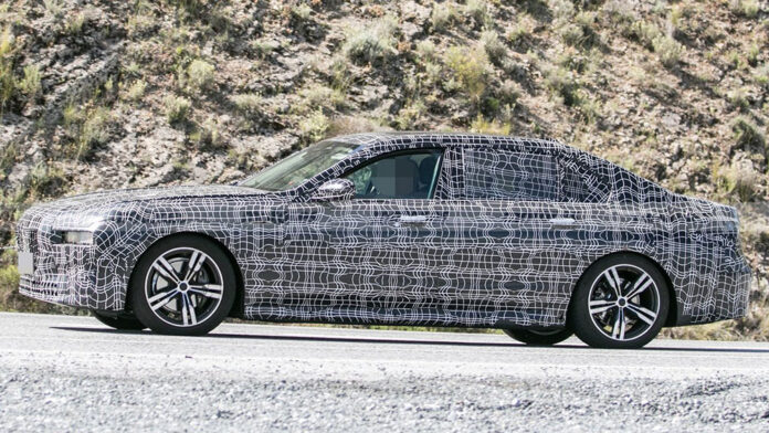 Нове покоління «сімки» BMW потрапило в об'єктиви фотошпигунів