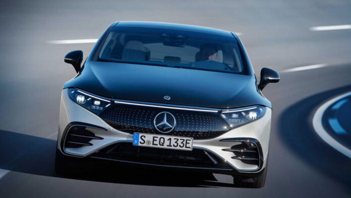 Mercedes-Benz виставить на продаж свої європейські дилерські центри