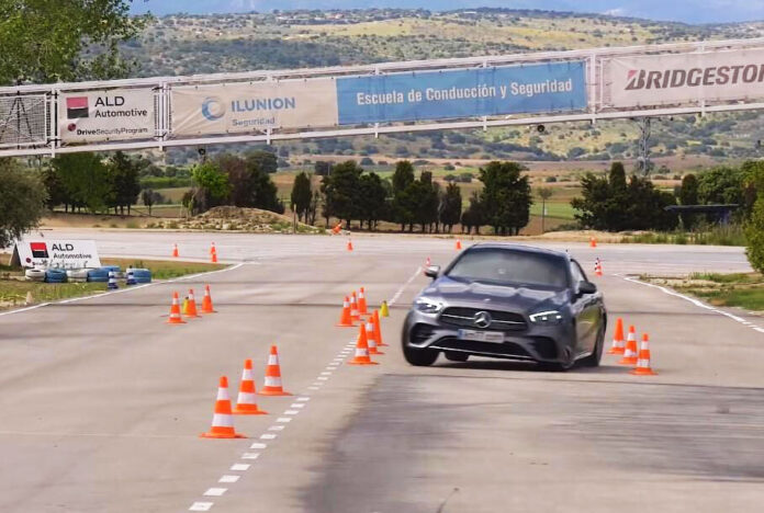 Mercedes-Benz E-класу відправили на «лосиний тест»
