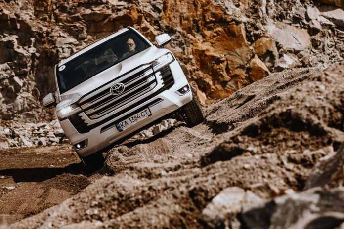Toyota Land Cruiser 300