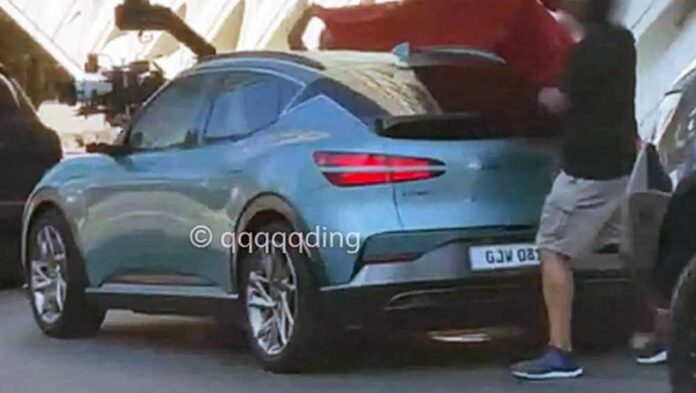Електричний кросовер Genesis GV60 попався фотошпигунам