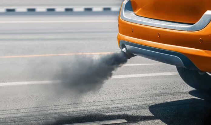 Чому з вихлопної труби валить чорний дим?